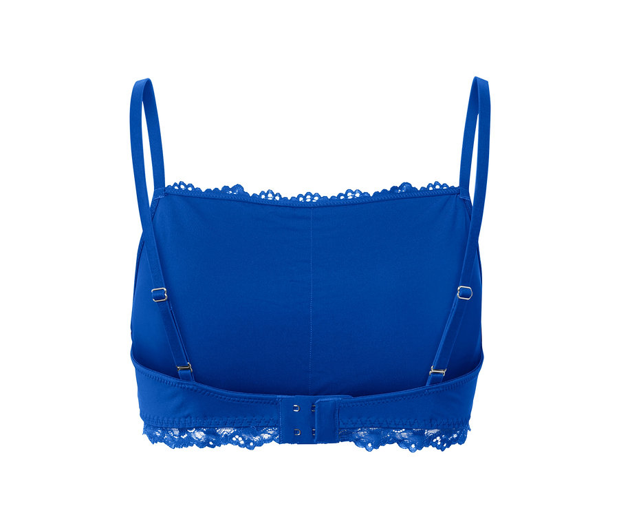 Gros plan d'un soutien-gorge en dentelle bleu.