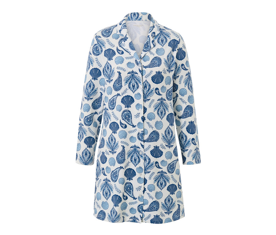 Chemise de nuit avec motif bleu de coquillages et de cachemire.