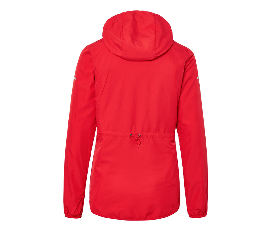Vue arrière d'une veste de course légère rouge avec capuche.