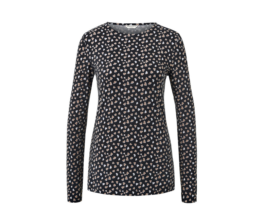 Un t-shirt à manches longues noir avec un imprimé intégral de coeurs.