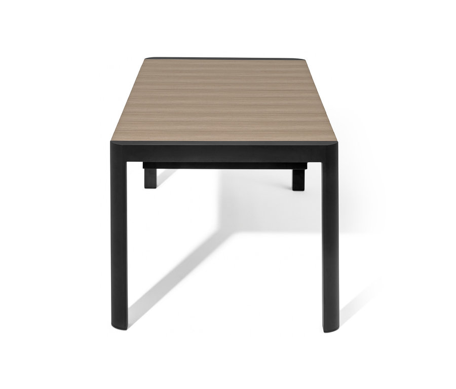 Table à rallonge avec plateau en polywood.