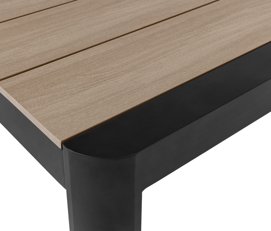 Vue détaillée d'une table à rallonge avec plateau en polywood et cadre noir.
