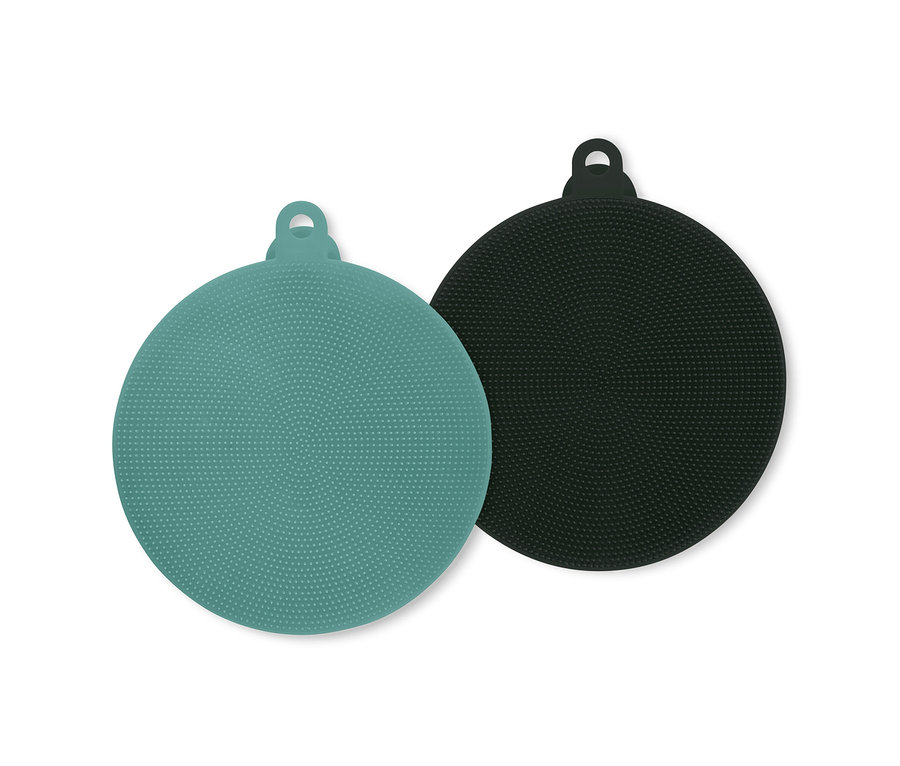 Deux éponges de nettoyage en silicone sur fond blanc.