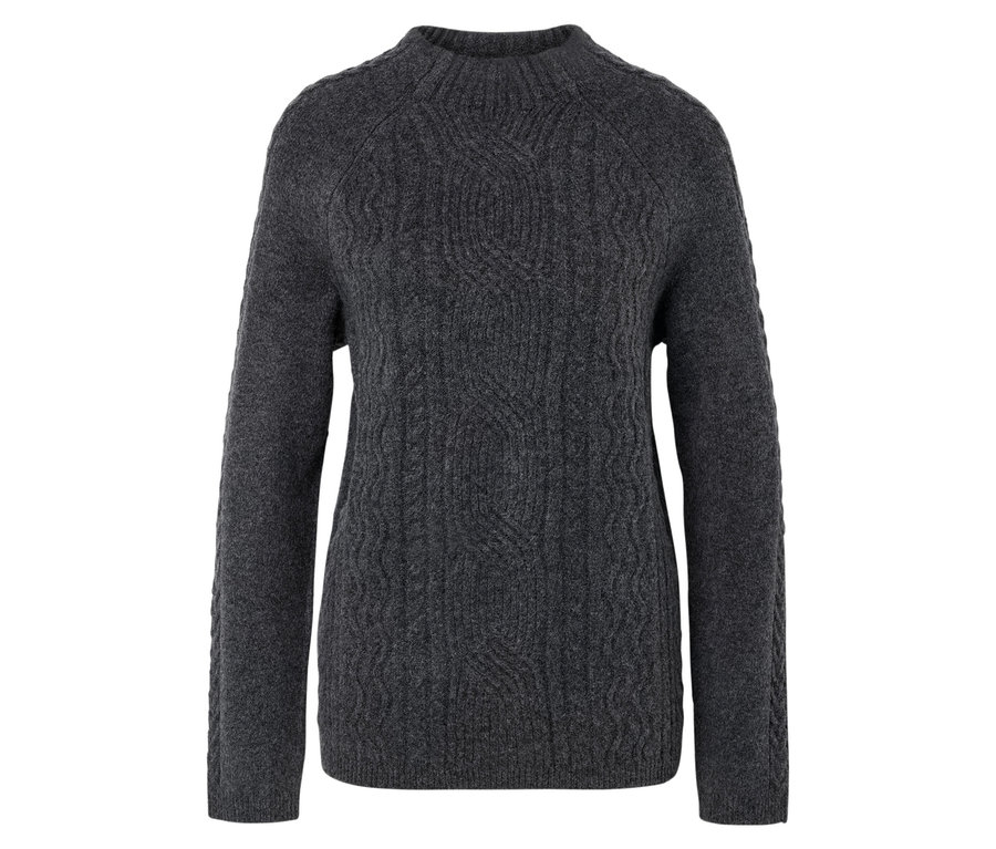 Pull gris en tricot à manches longues et col rond.