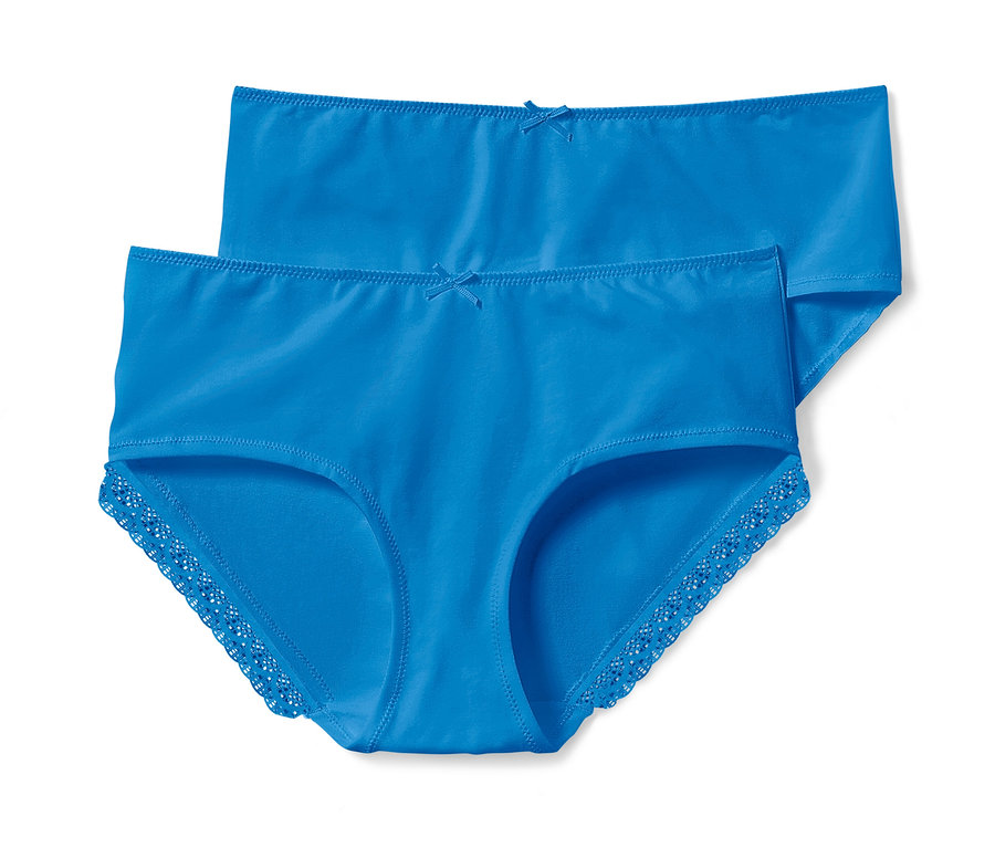 Deux culottes bleues.