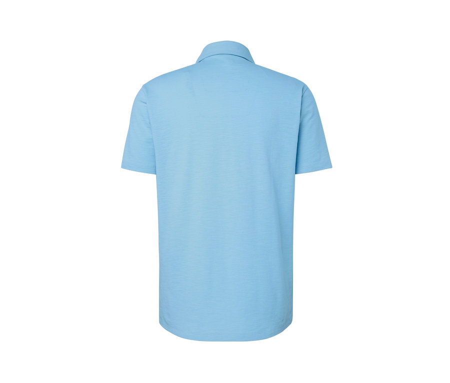 Polo bleu.