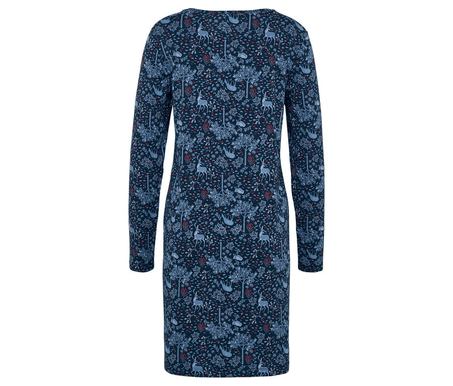 Robe bleue à manches longues avec motif d'arbres et de cerfs.