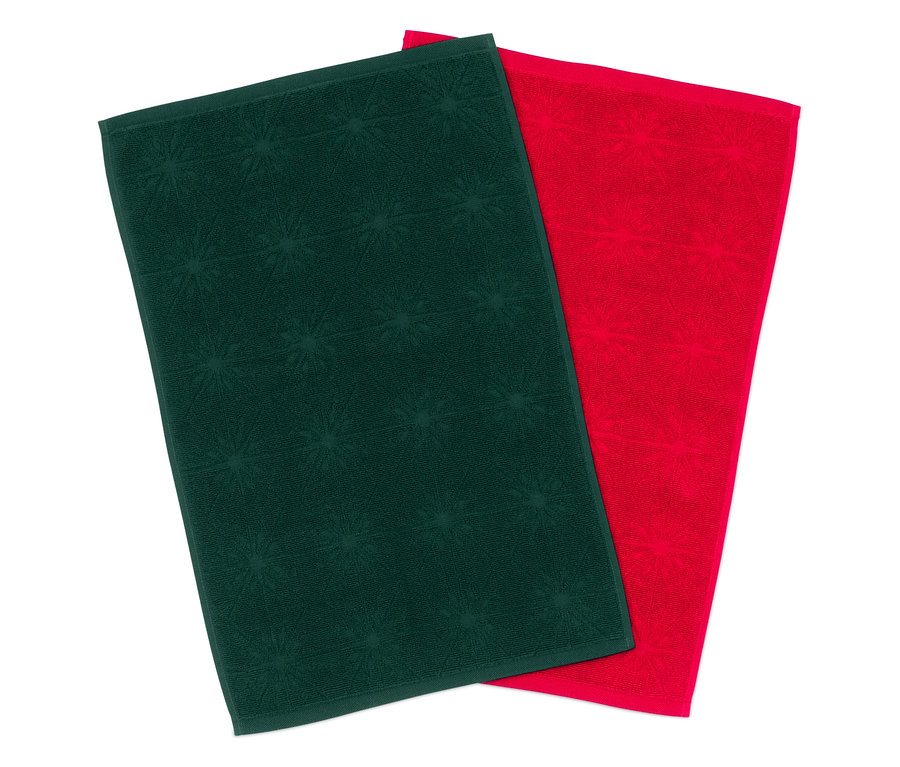 Deux serviettes : une verte avec des motifs d’étoiles et l’autre rouge.