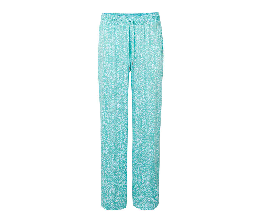 Pantalon relax turquoise avec motif blanc.