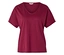 Un t-shirt bordeaux à col en V est posé à plat.