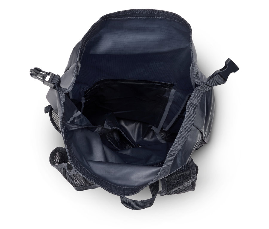 Sac à dos gris foncé ouvert et vide avec poches latérales en filet.