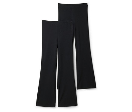 Deux pantalons noirs évasés superposés sur fond blanc.