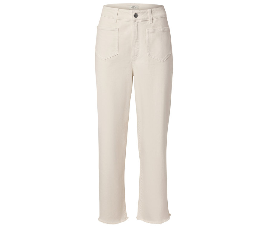 Jean beige à jambe droite avec des franges au bas des jambes.