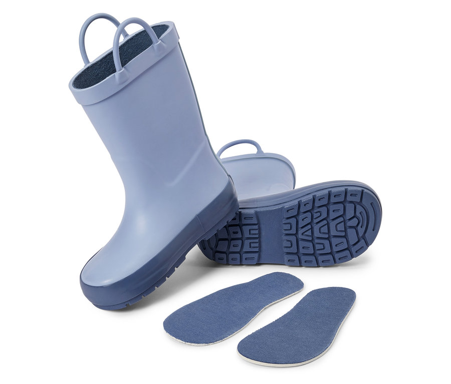 Des bottes de pluie bleu clair avec des semelles intérieures amovibles sont posées sur un fond blanc.