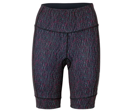Gros plan sur un legging à motifs arrivant au genou avec une ceinture foncée.