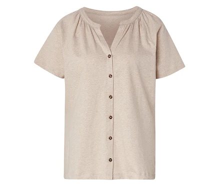 Chemisier beige à manches courtes en lin mélangé, avec col en V, fronces à l'encolure et patte de boutonnage.