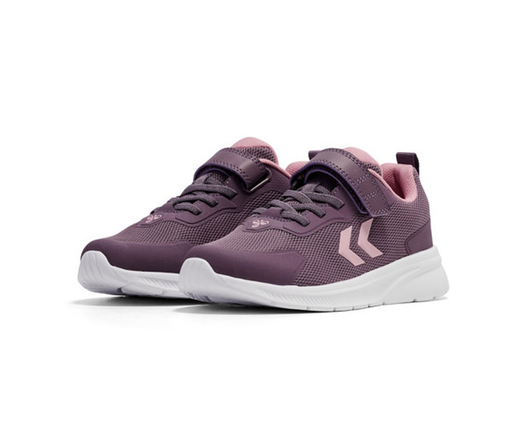 Une paire de baskets hummel® Actus Tr Bearther Jr couleur prune avec des semelles blanches, des accents roses et des scratchs.