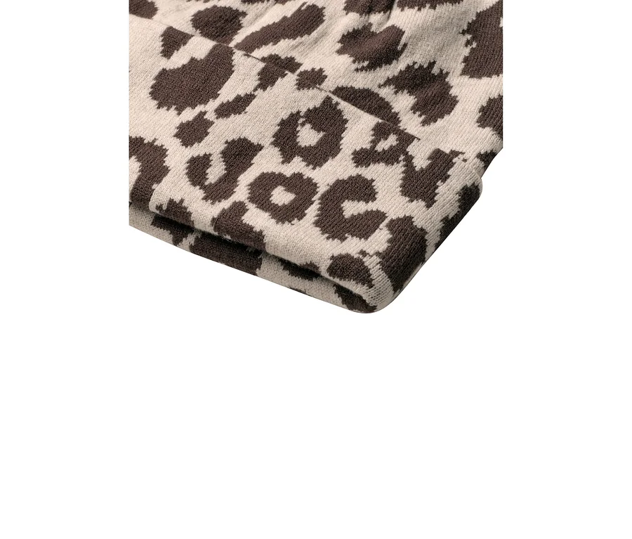 Bonnet en tricot Street One beige et marron à motif léopard.