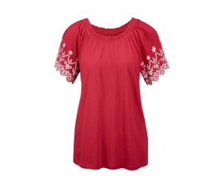 Rouge avec broderie ajourée blanche