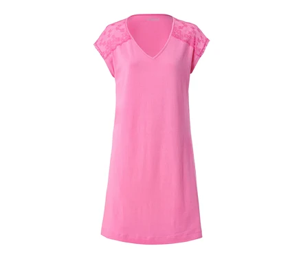 Chemise de nuit rose avec épaules en dentelle.
