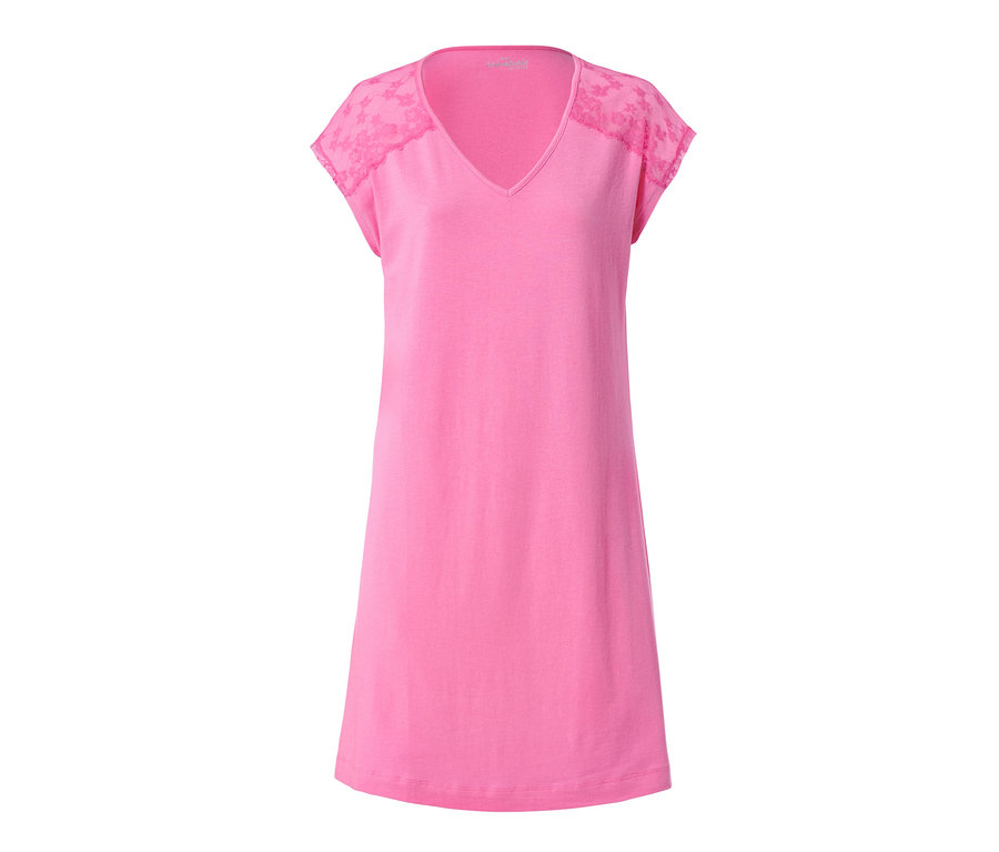 Chemise de nuit rose avec épaules en dentelle.