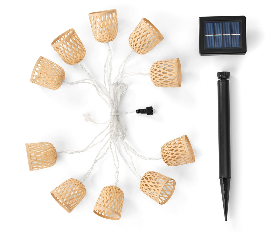 Guirlande lumineuse solaire avec dix lumières et un panneau solaire sur fond blanc.