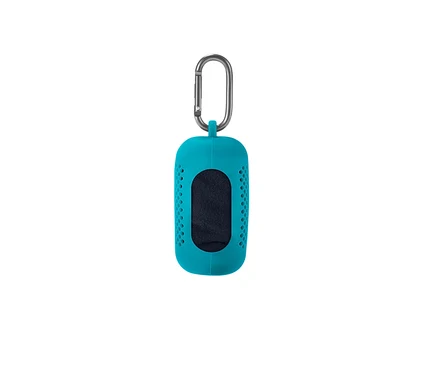Étui bleu pour serviette pour chien avec mousqueton.