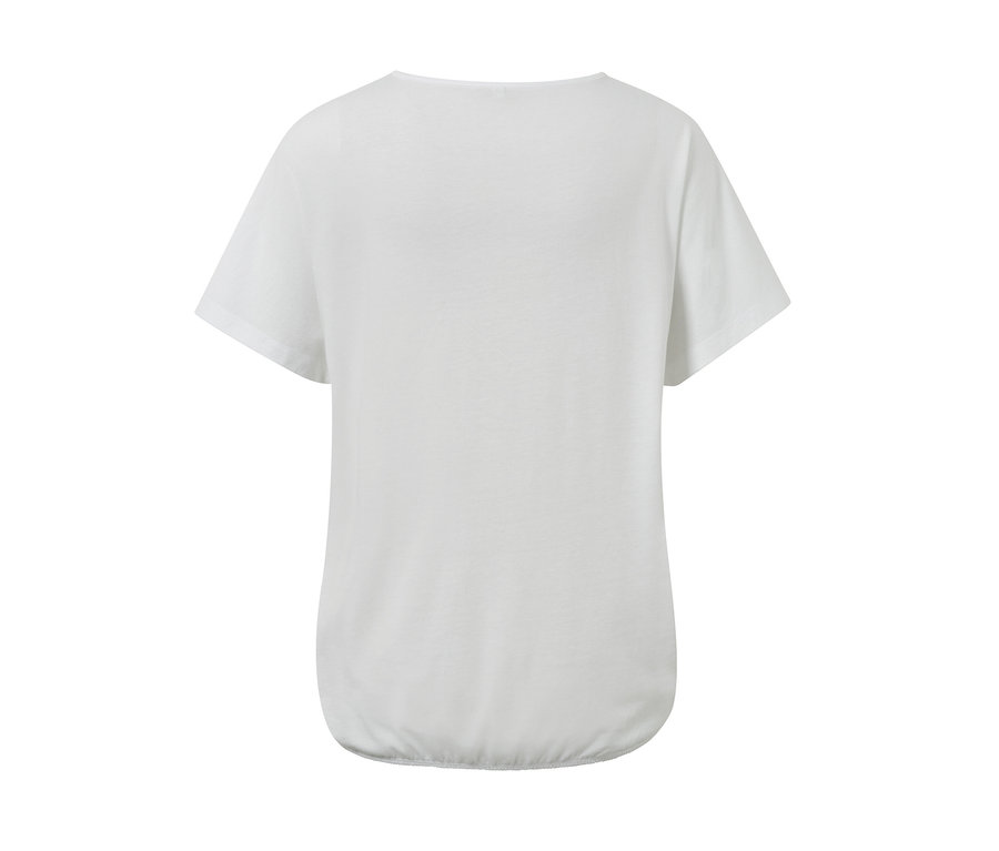 Vue détaillée de l'arrière d'une blouse blanche à broderie.