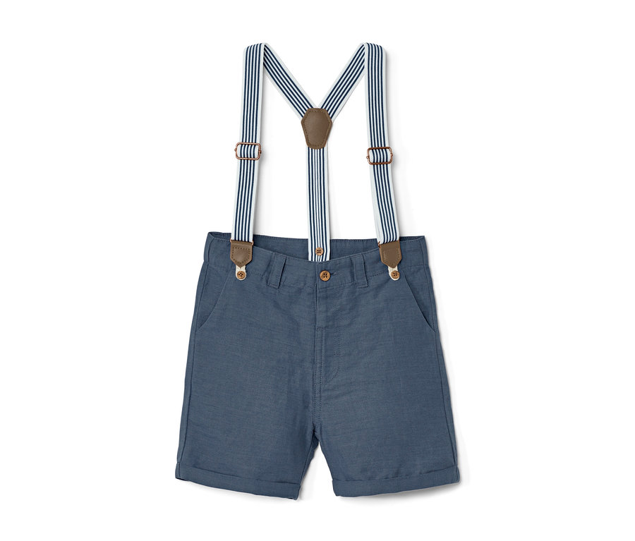 Short bleu pour enfant avec des bretelles rayées.