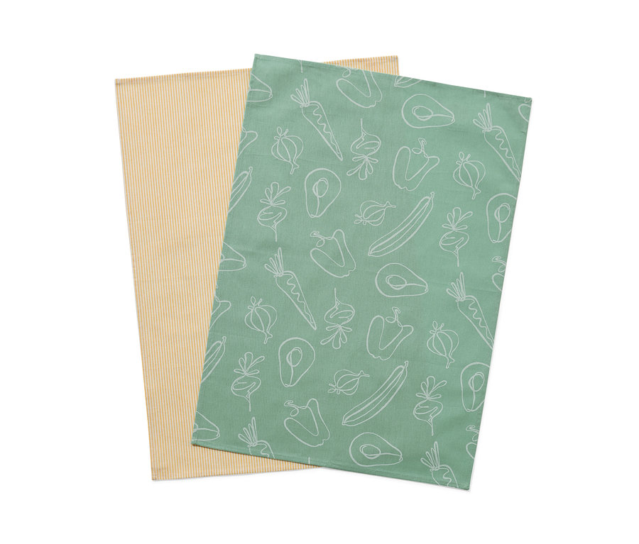 Deux linges de cuisine : un jaune rayé, l'autre vert avec un motif de légumes.