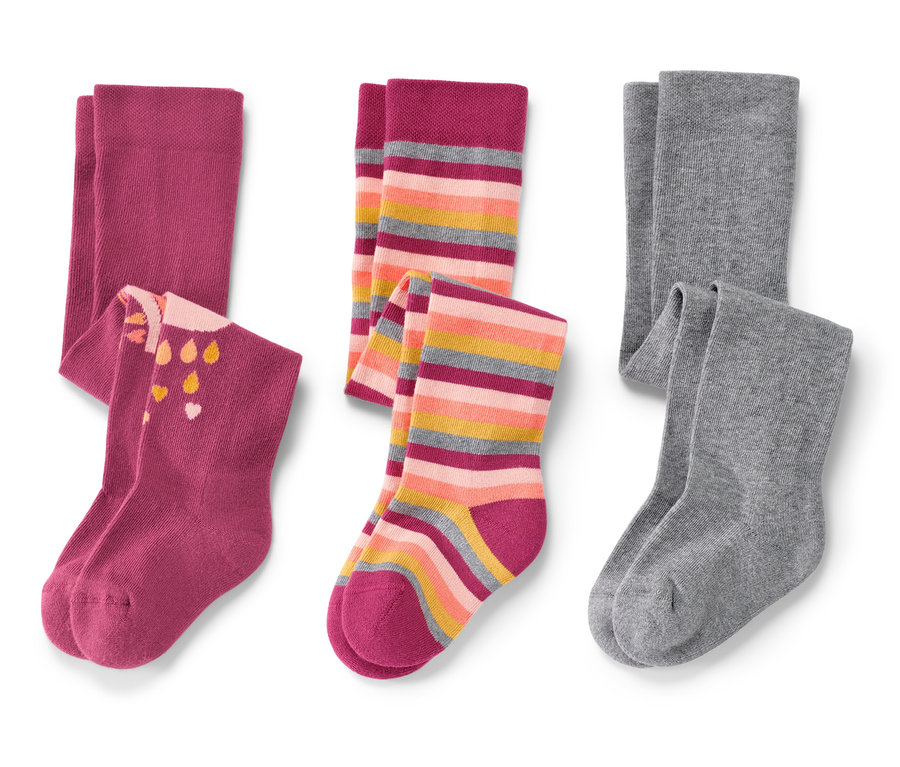 Trois paires de collants pour bébé : une paire rose imprimée, une paire à rayures colorées et une paire grise.