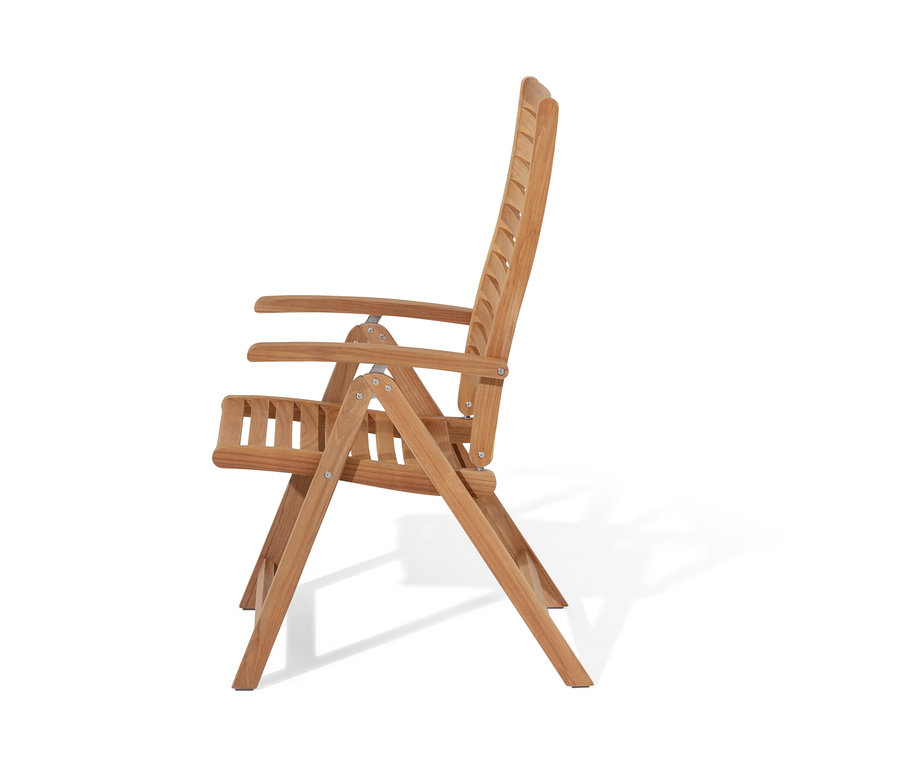 Vue latérale d'un fauteuil en teck avec dossier réglable.