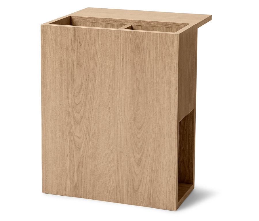 Table en bois marron clair avec espace de rangement.