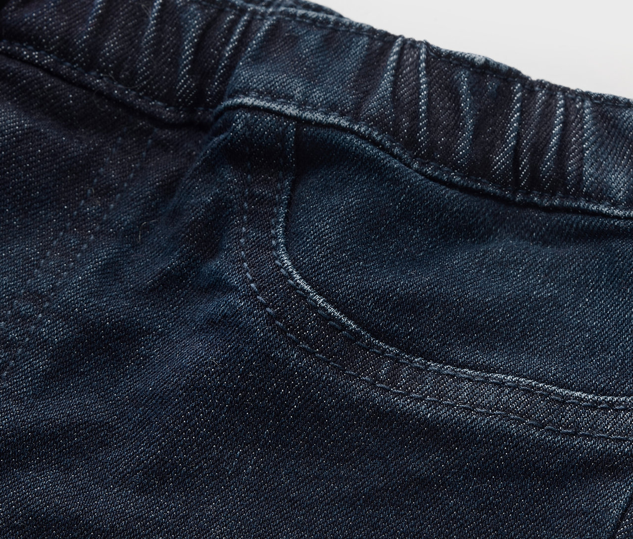 Détail du tregging pour enfant – Fit « Jule ».