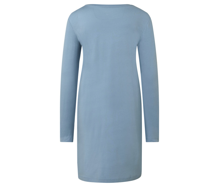 Robe bleue à manches longues.