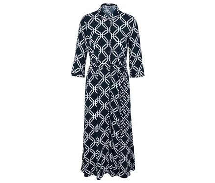 Vue complète d'une longue robe chemise à motif géométrique en bleu marine et blanc.