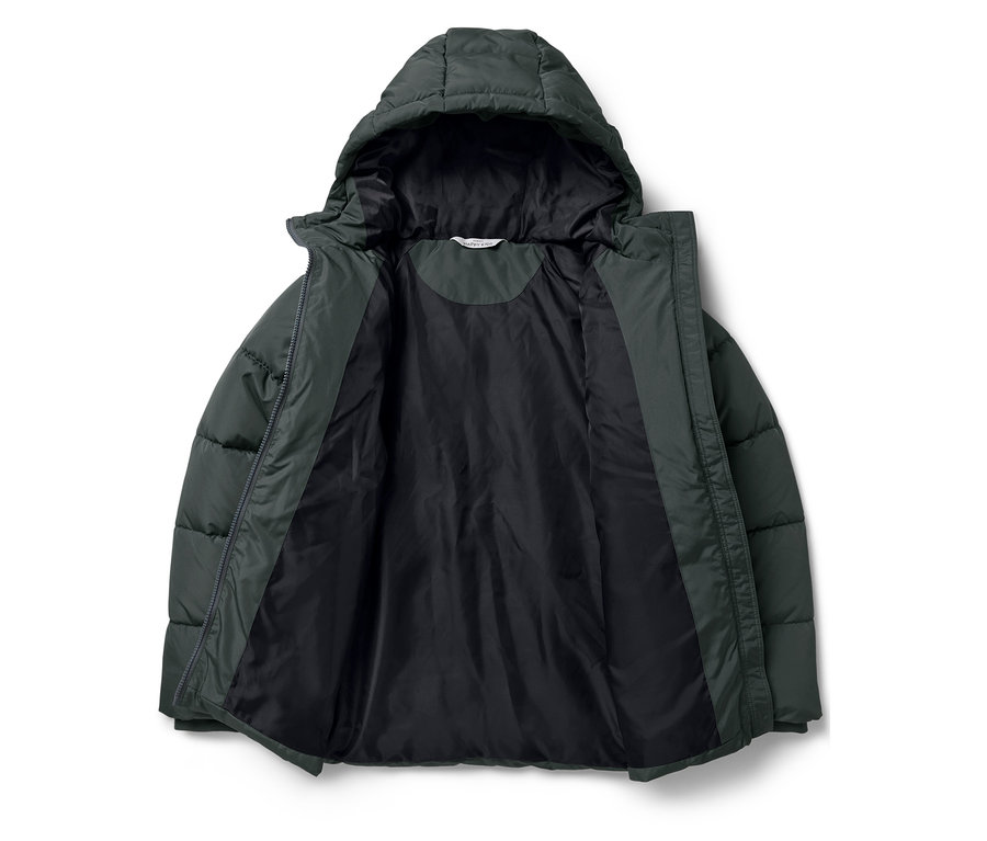 Doudoune verte ouverte avec capuche. L'intérieur de la veste est noir.