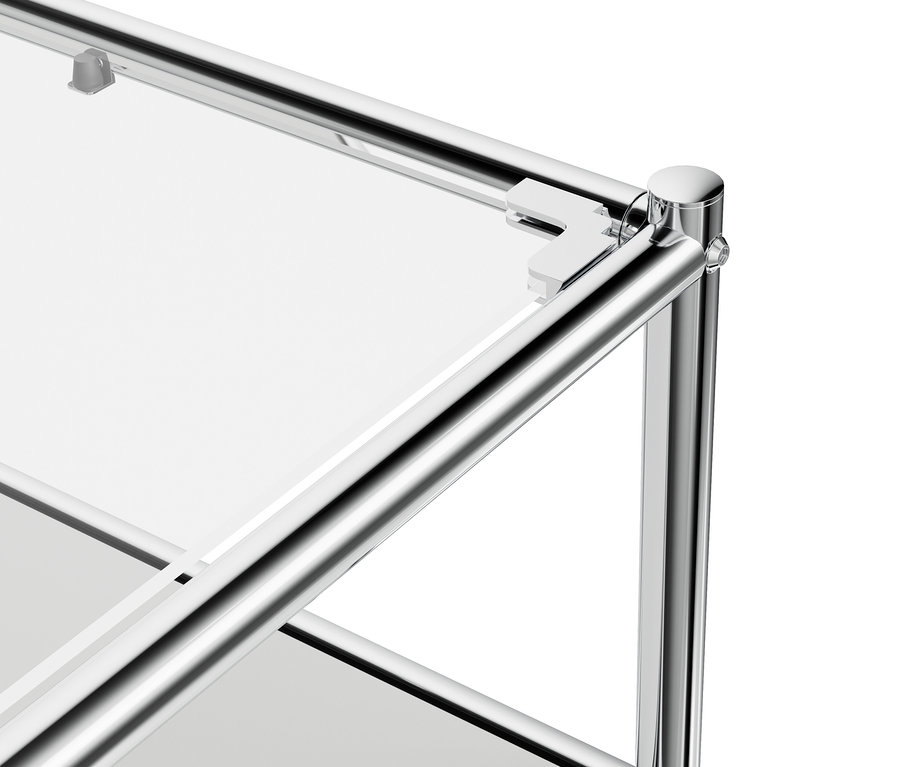 Détail du meuble bas en métal blanc « CN3 » avec abattant et plateau de verre.