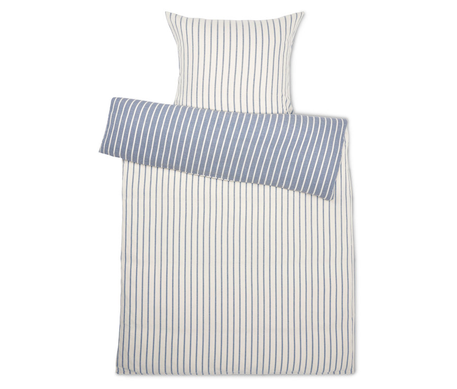 Linge de lit rayé avec oreiller et coussin allongé.