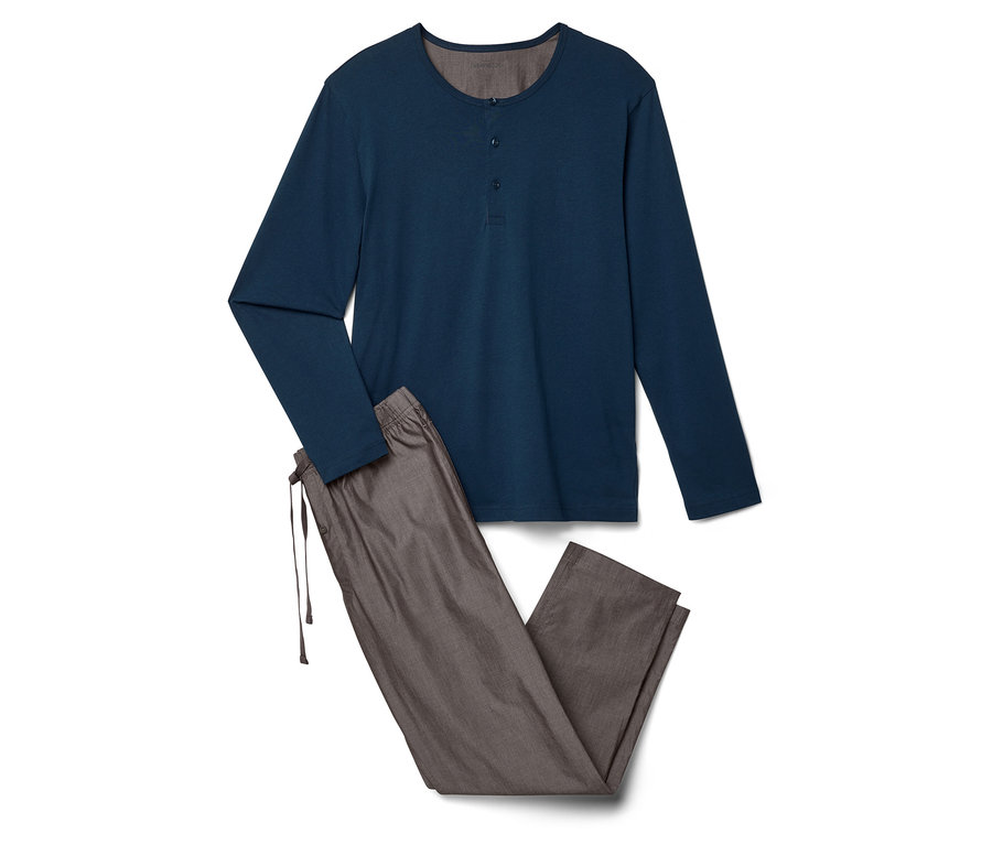 Ensemble pyjama bleu avec pantalon tissé.