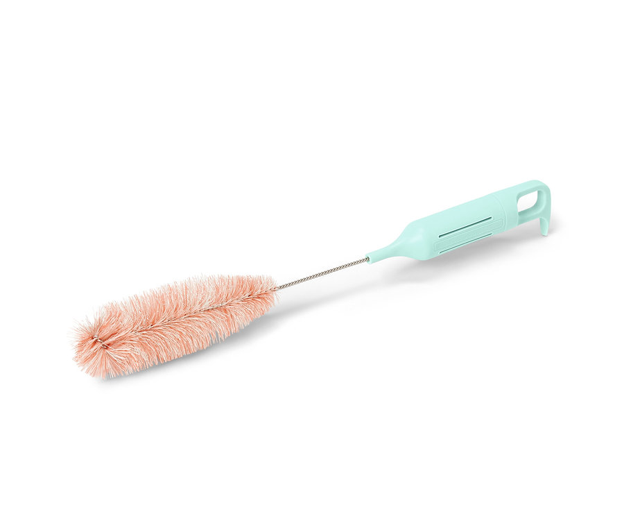 Une brosse à vaisselle 3 en 1 pour verres et bouteilles avec un manche vert d'eau et une tête de brosse orange.