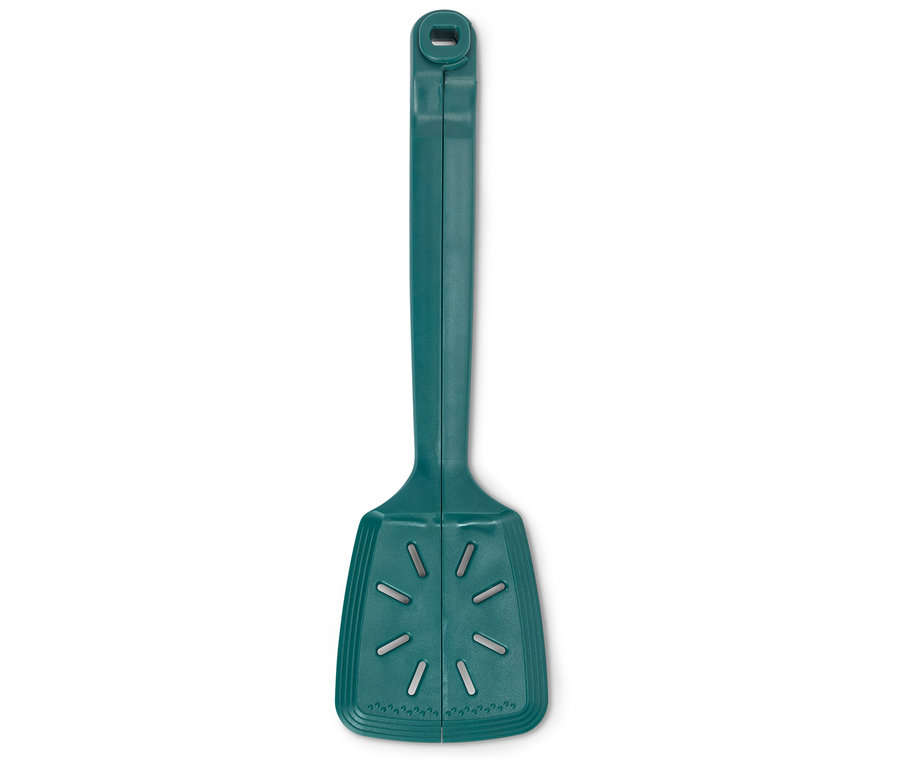 Une spatule de cuisine verte posée sur un fond blanc.