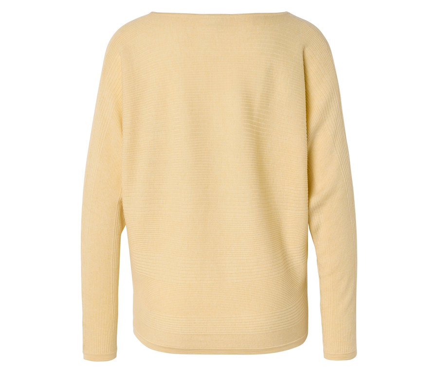 Vue arrière d'un pull jaune clair à côtes horizontales avec des manches longues et une encolure bateau.