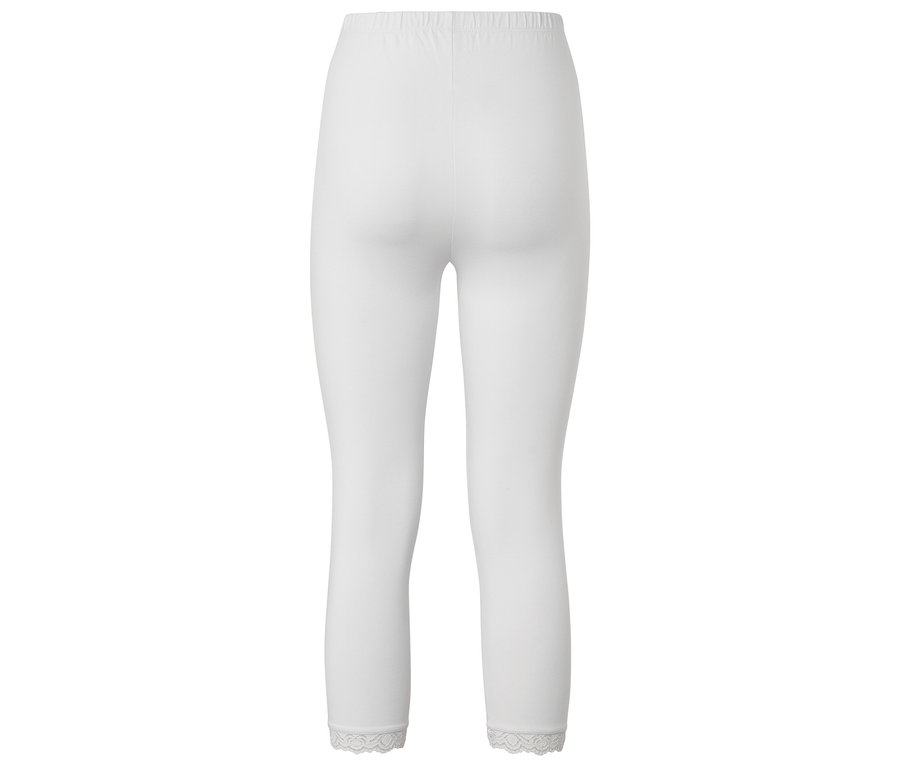 Leggings blancs avec détails en dentelle en bas des jambes.