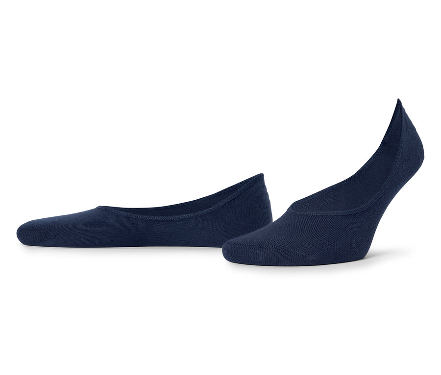 Deux socquettes bleu marine reposent sur un fond blanc.