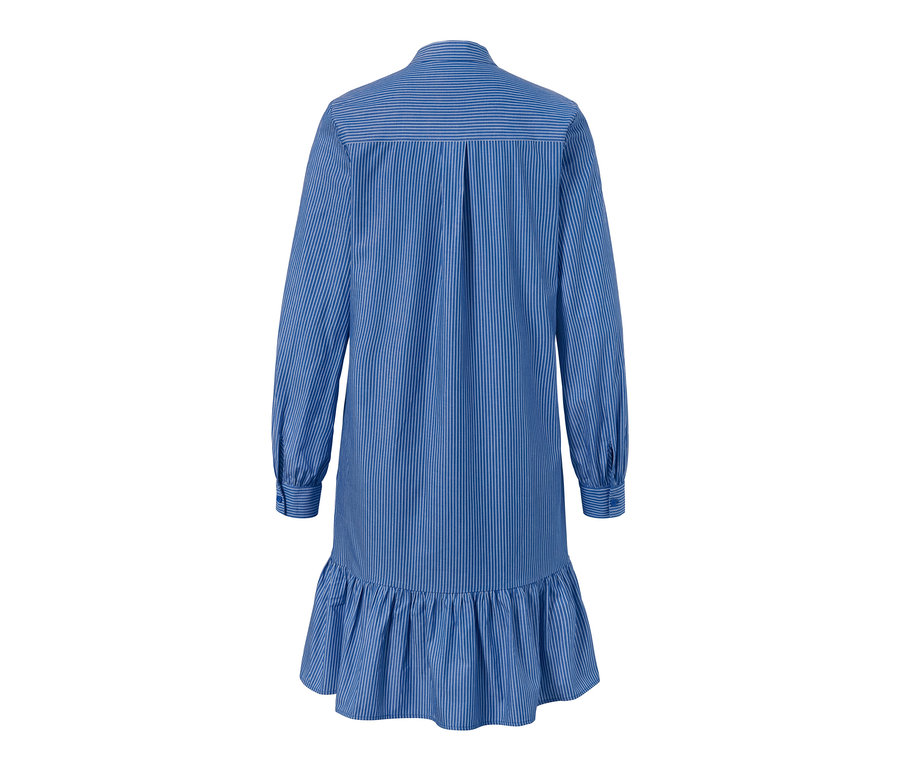 Vue arrière d'une robe-chemise à rayures.