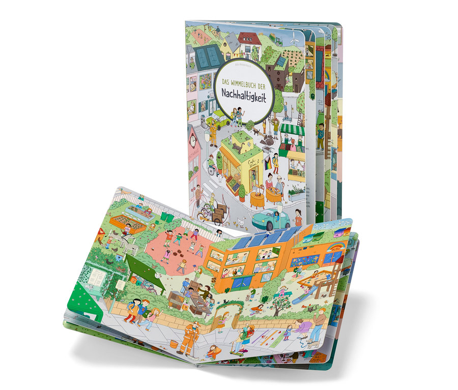 Deux livres ouverts « Das Wimmelbuch der Nachhaltigkeit » montrent des illustrations détaillées de la vie urbaine.