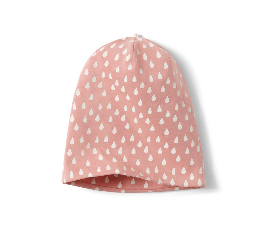 Bonnet en jersey rose pour enfant avec des gouttes blanches.