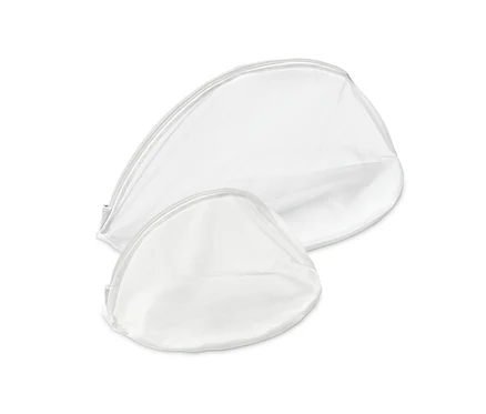 Deux filets de lavage blancs de différentes tailles.