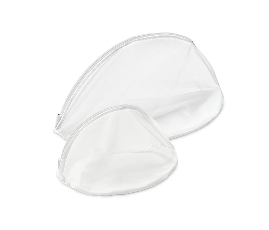 Deux filets de lavage blancs de différentes tailles.